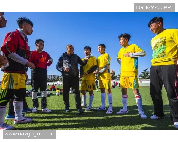 雅礼中学足球队奋勇拼搏展现青春风采助力校园文化建设与团队精神提升